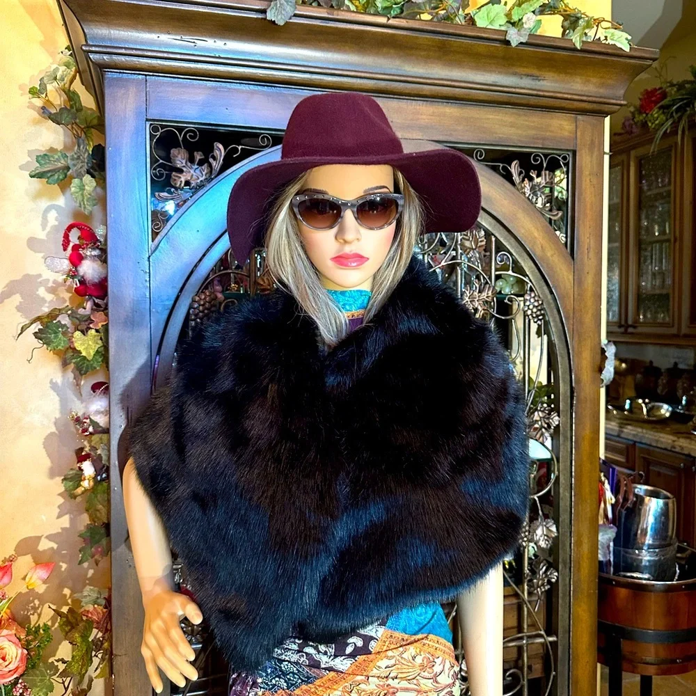 Cache Black Faux Fur Stole - Picture 3 of 4